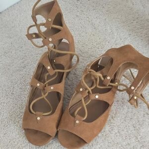 Indigogladiator sandals in cognac size 8